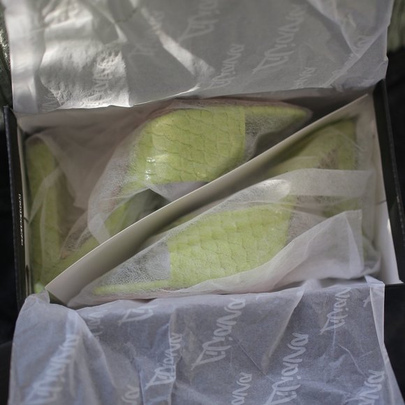 NWT Light Green Snake Print Pointed High Heel Sandals - Picture 5 of 9